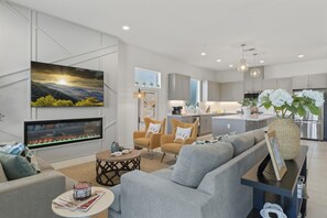 Smart TV, fireplace