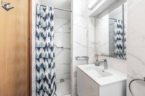 Shower, towels