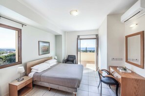 4 bedrooms, WiFi, bed sheets