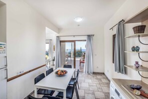 Dining - Apollon Dionysus Villa (Peyia)