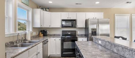 冰箱、微波炉、烤箱、炉灶