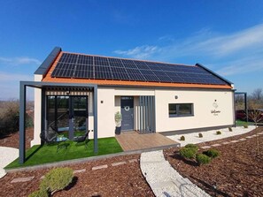 Exterior - Holiday home with infrared sauna and whirlpool in close proximity to wine cellars (Eger)