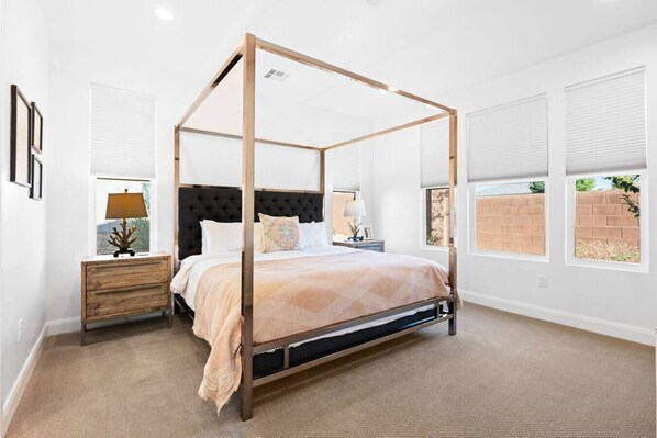 5 bedrooms, travel crib, WiFi, bed sheets