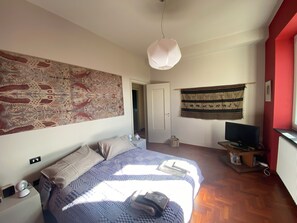 3 slaapkamers, een strijkplank/strijkijzer, wifi, beddengoed