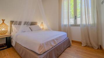 Luxury-Apartment, mit Bad (Bord De Plage) | 2 Schlafzimmer, Zimmersafe, individuell dekoriert