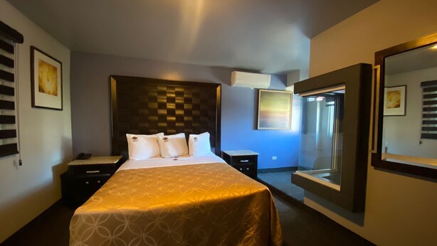 Luxury Studio Suite | WiFi (free) - Hotel Suites Royal (Ensenada)