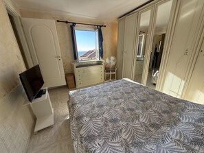 2 bedrooms, free WiFi, bed sheets - The Piano Apartment (Imperia)