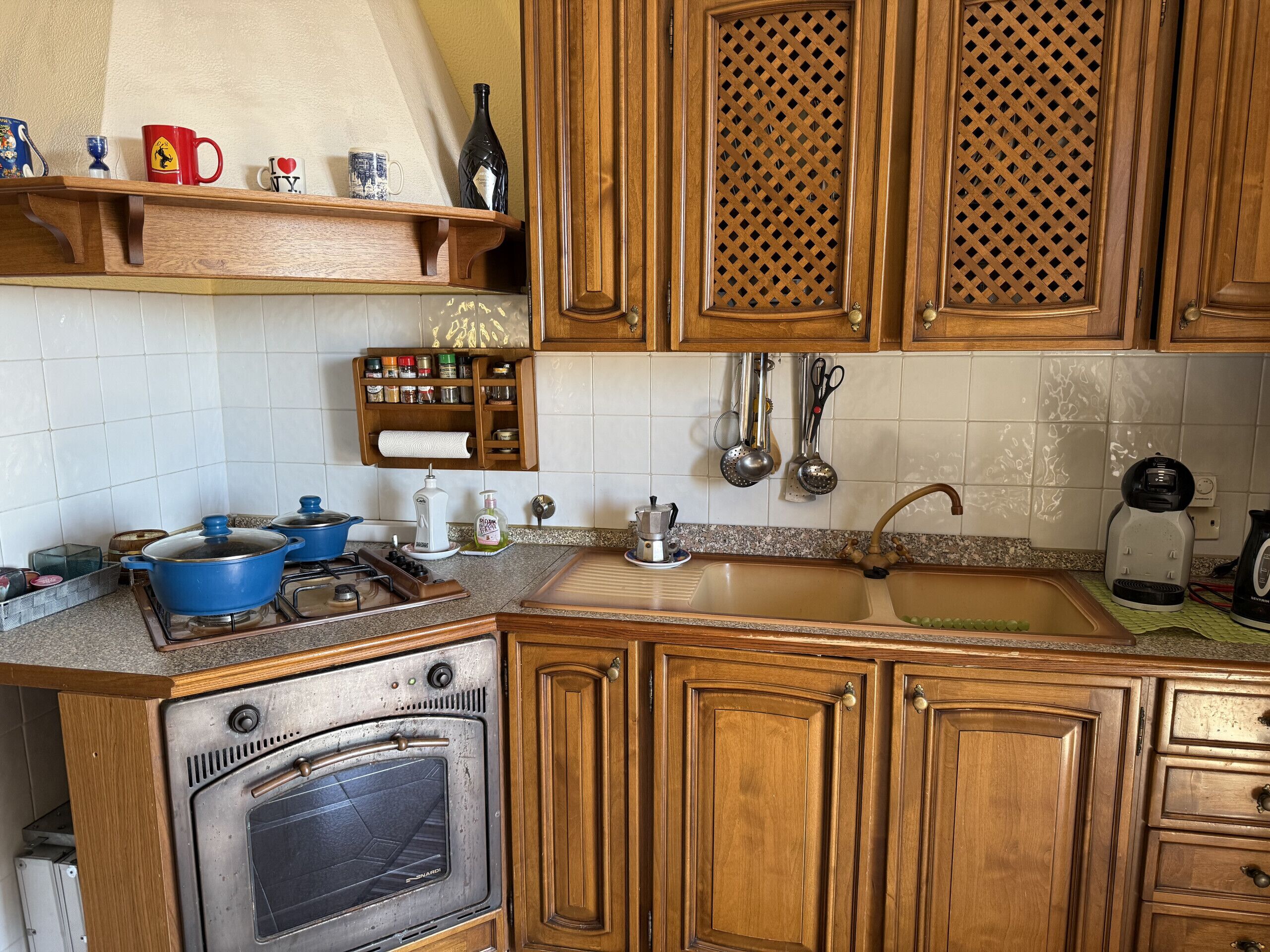 Fridge, oven, coffee/tea maker, electric kettle