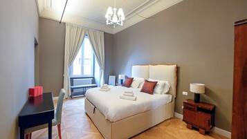 5 bedrooms, desk, travel crib, free WiFi