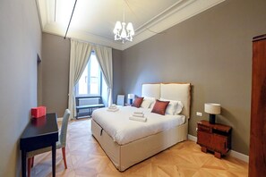 5 bedrooms, desk, travel cot, free WiFi - Domus Notabilis 35 (Roma)