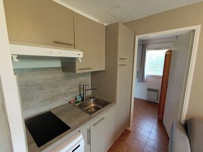 Kühlschrank, Mikrowelle, Geschirrspüler