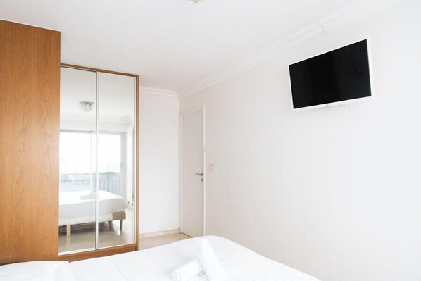 2 habitaciones, tabla de planchar con plancha, wifi y ropa de cama