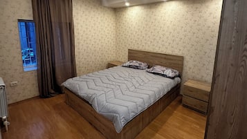 Comfort Duplex | 2 bedrooms, desk, iron/ironing board, free WiFi