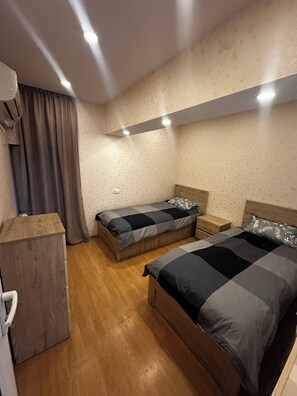 Comfort Duplex | 2 bedrooms, desk, iron/ironing board, free WiFi