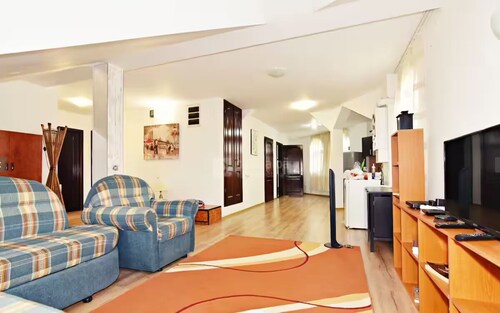 Villaweb Penthouse 2rooms,5min drive city &Airport