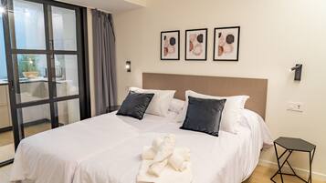 1 slaapkamer, een strijkplank/strijkijzer, gratis wifi, beddengoed