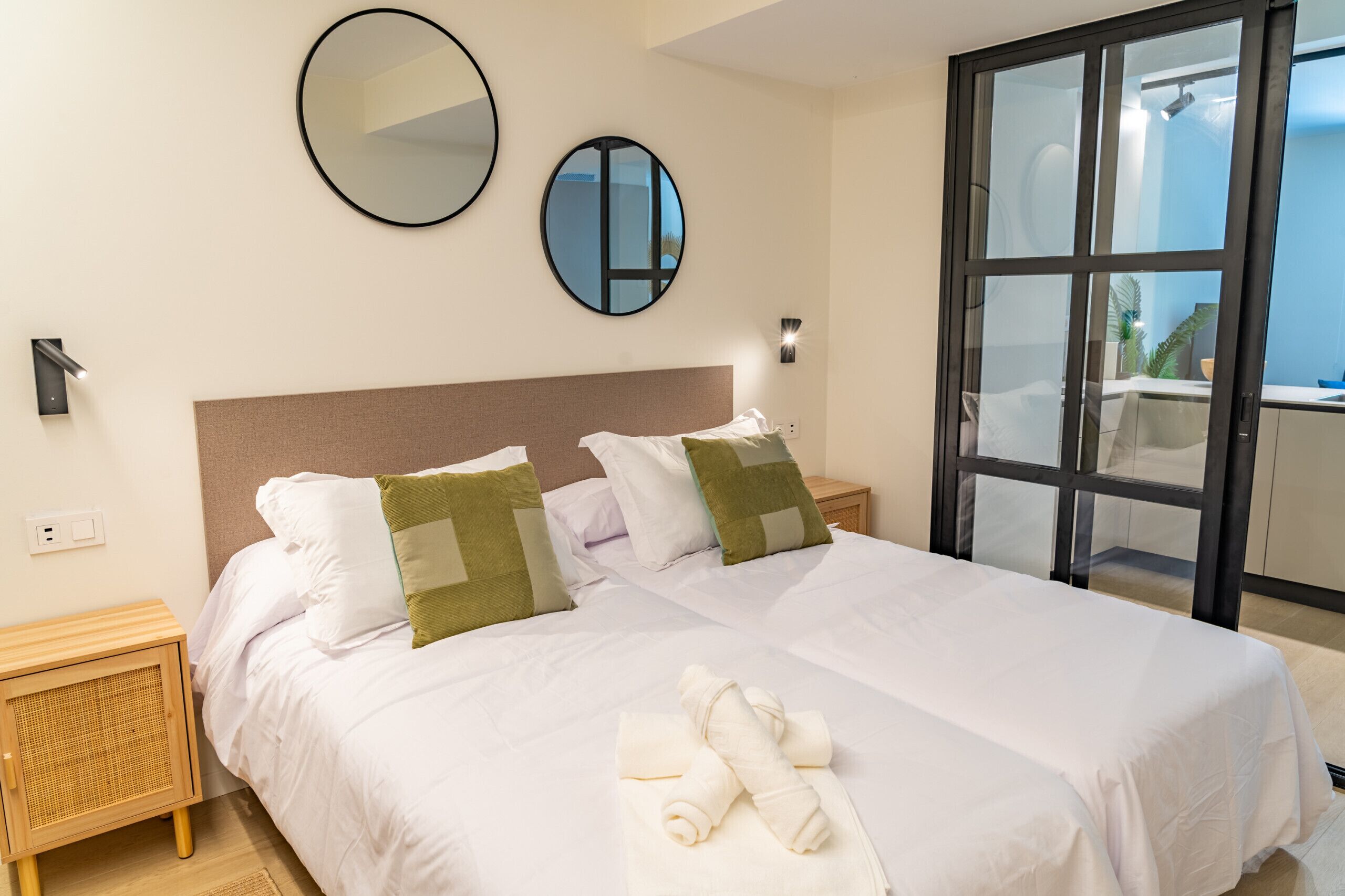 1 habitación, tabla de planchar con plancha, wifi gratis y ropa de cama 