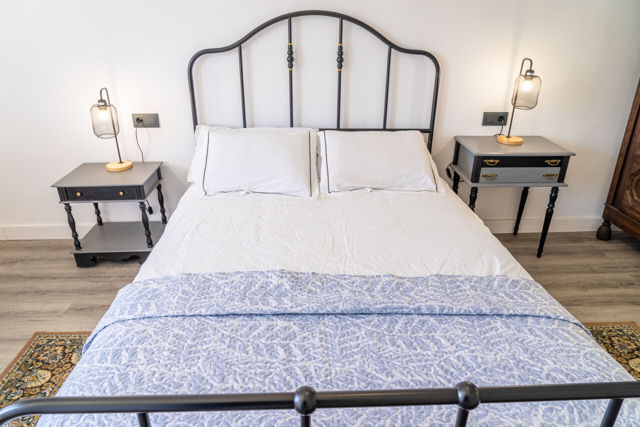 3 habitaciones, tabla de planchar con plancha y wifi gratis 