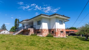 Exterior - Beautiful Rural House in Nava (Nava)