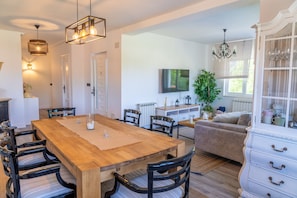 Dining - Beautiful Rural House in Nava (Nava)