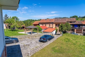Exterior - Beautiful Rural House in Nava (Nava)