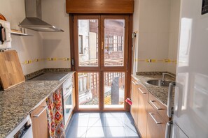 Fridge, microwave, oven, coffee/tea maker