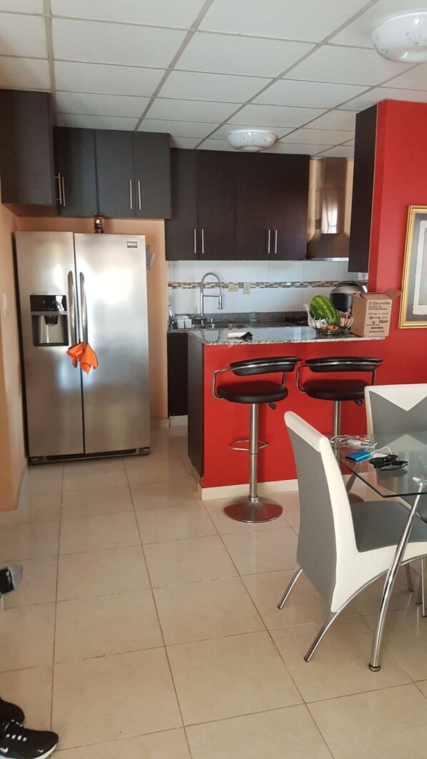 Micro-ondes, four, plaque de cuisson