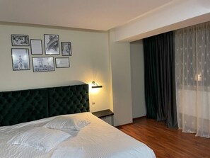 4 bedrooms, WiFi, bed sheets