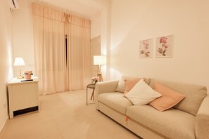 Firemannsrom – standard | Safe på rommet, skrivebord og skrivebord for bærbar PC