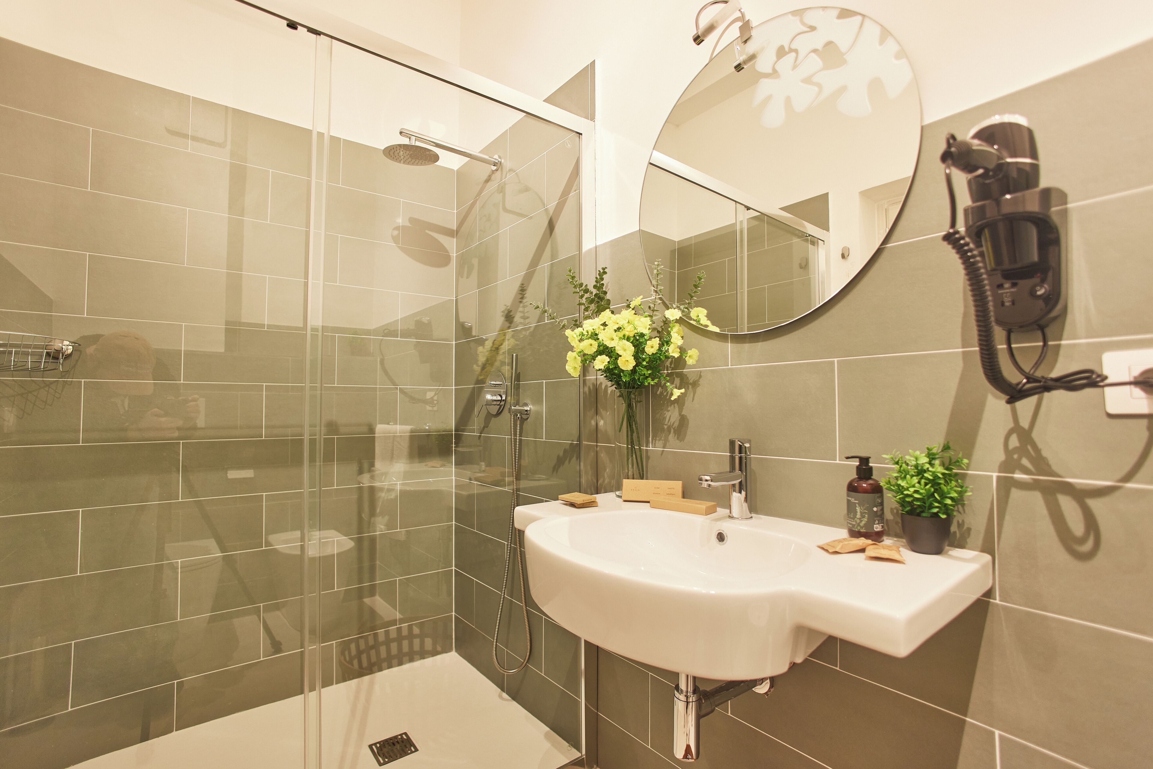 Standard Triple Room | Bathroom | Shower, hair dryer, towels, soap