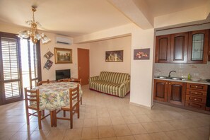 家庭公寓, 2 間臥室, 花園景觀, 高層 | 起居區