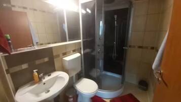 Toallas y papel de baño