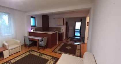 Villaweb, 3 rooms Ap. 5min drive to city &Airport