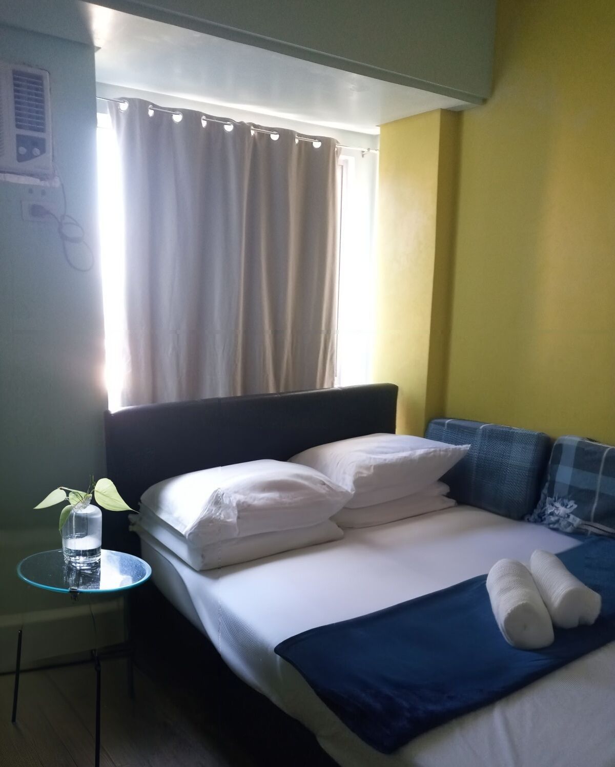 Free WiFi, bed sheets