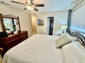 2 bedrooms, WiFi, bed sheets - Cozy Up on the Comal River | DOWNTOWN (New Braunfels)
