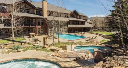 Cozy ski in/out 3-bd/3 bath lock resort in Breck, CO. Avail -Feb 20-22, 2026