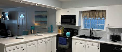 Fridge, oven, stovetop, dishwasher