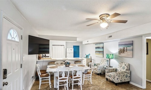 Charming 2-bedroom house with AC, WiFi in awesome Tybee Island