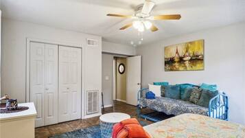 2 bedrooms, iron/ironing board, WiFi, bed sheets