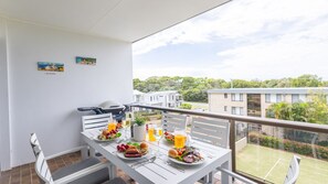Outdoor dining - The Dunes 8,38 Marine Dr - complex pool, tennis court and Wi-Fi (Fingal Bay)