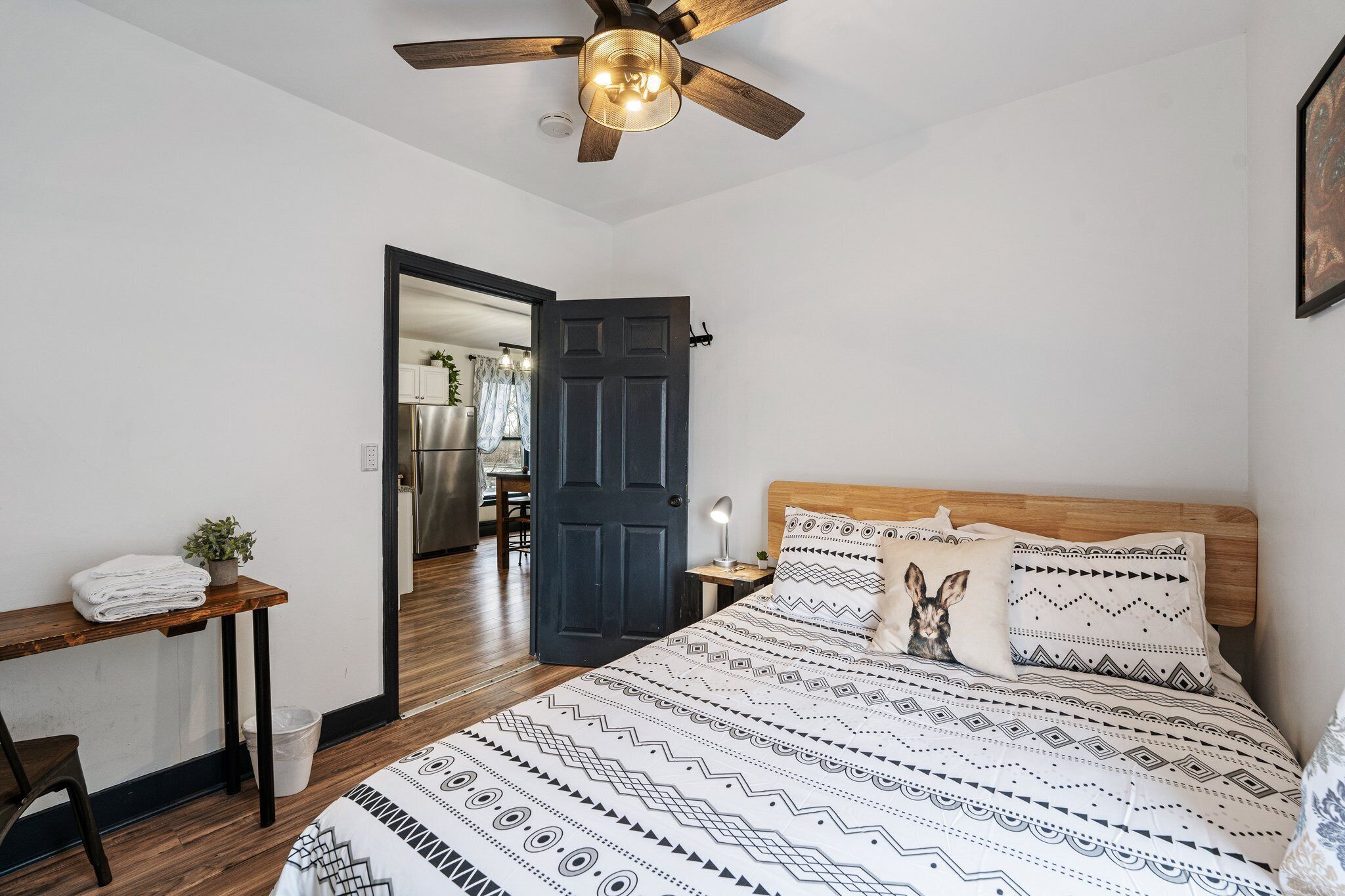 6 chambres, fer et planche à repasser, Wi-Fi, draps fournis