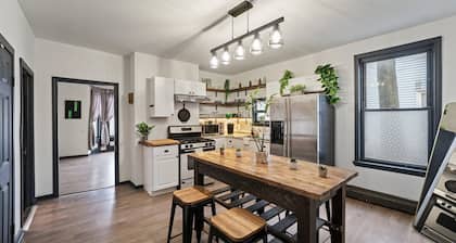 Charming 6-bedroom house - close to all in Providence