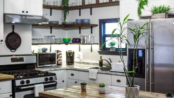 Micro-ondes, four, plaque de cuisson