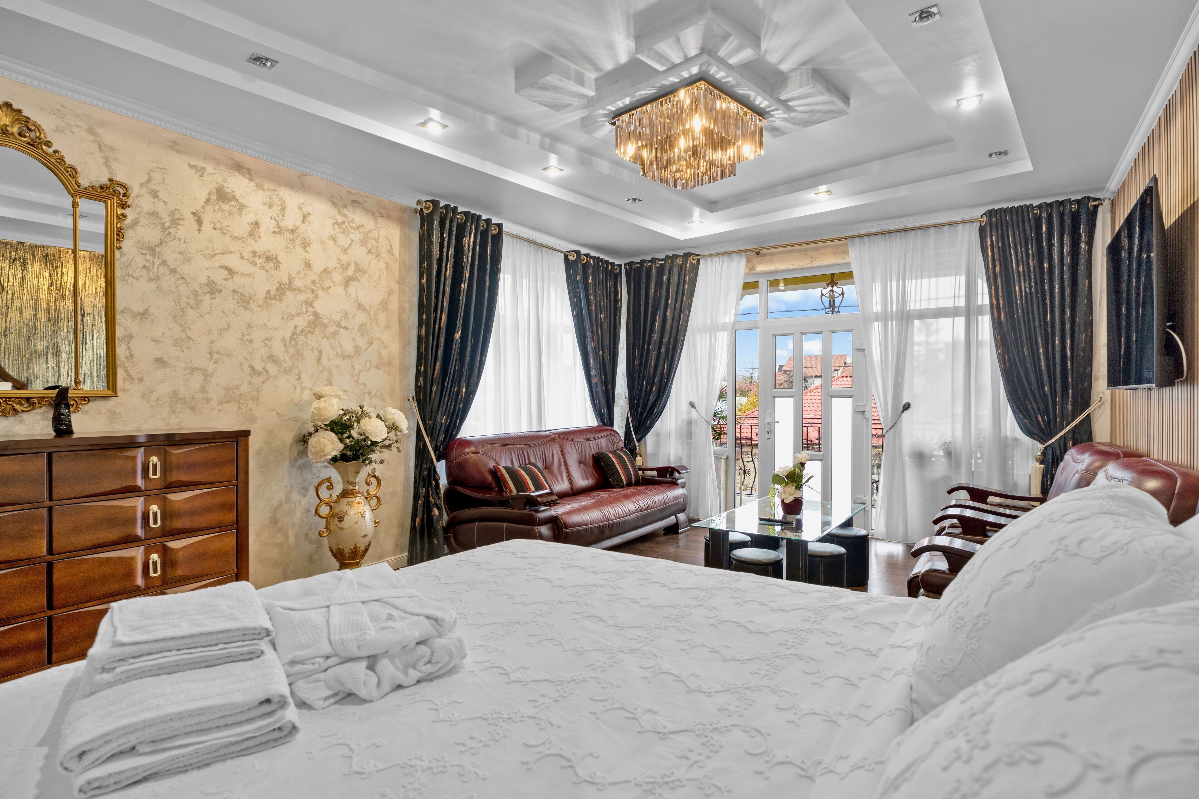 5 bedrooms, desk, iron/ironing board, WiFi