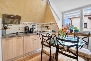 Dining - Luxurious Villa - Courtyard, Terrace & Garden (București)