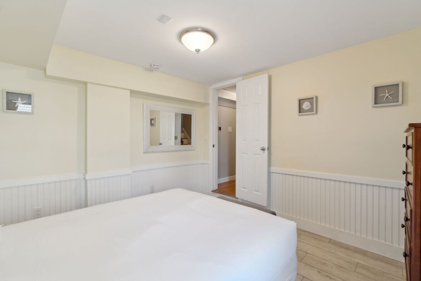 4 slaapkamers, een strijkplank/strijkijzer, gratis wifi, beddengoed