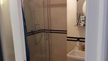 Apartment | Bathroom