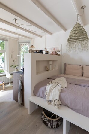 WiFi - Magnolia Tree - One Bedroom Apartment, Sleeps 2 (Bergen)