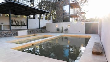 室外游泳池,恒温泳池