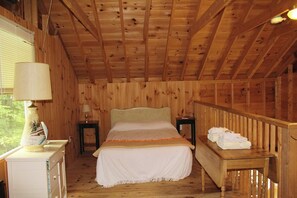 2 bedrooms, free WiFi, bed sheets - Willow Cottage-Private Beach-Pets Welcome - Round Table Lodge, Sebago, Maine (Sebago)